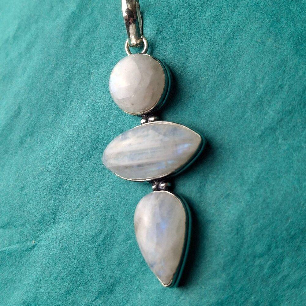 2/35$  NWOT  moonstone pendant 925 silver blue irridescence